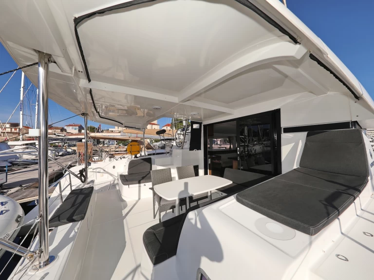 Catamaran te huur in Šibenik voor de beste prijs