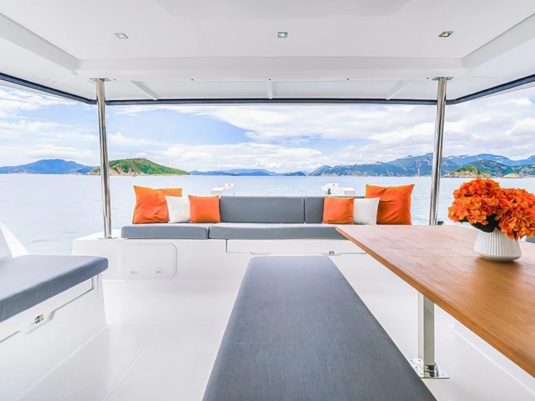 Verhuur Catamaran Fountaine Pajot met vaarbewijs