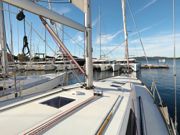 Bénéteau Oceanis 45 te huur van particulier of professional in Trogir