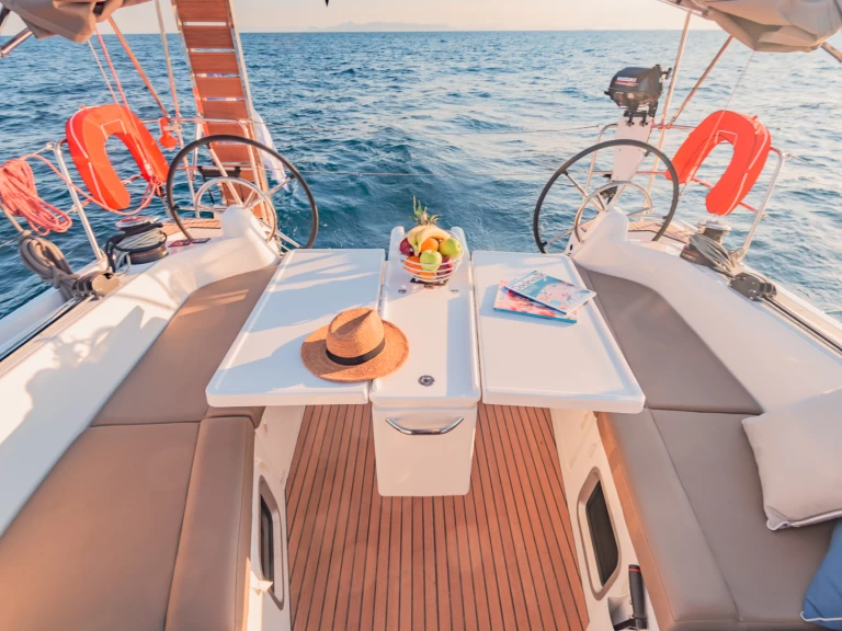 Bootverhuur Jeanneau Sun Odyssey 410 in Álimos via SamBoat