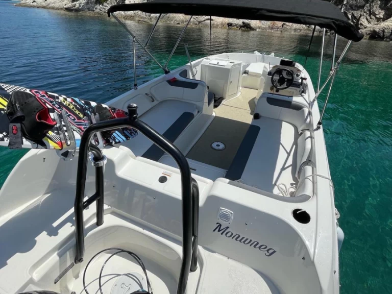 Bootverhuur Bayliner Element E7 in Hyères via SamBoat