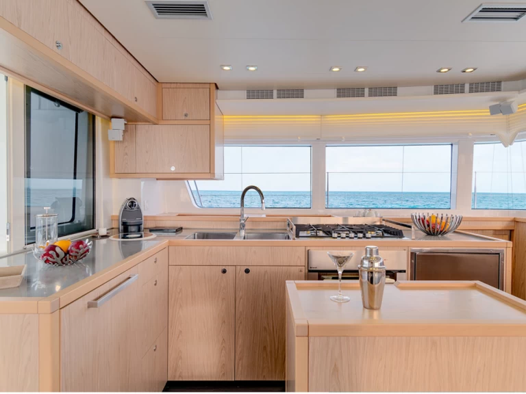 Verhuur Catamaran Lagoon met vaarbewijs