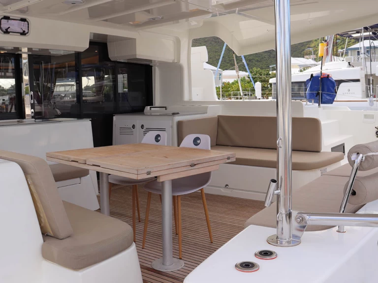 Bootverhuur Road Town goedkoop Lagoon 46