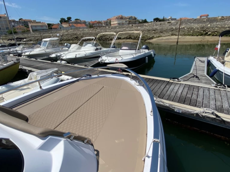 Verhuur Motorboot Ranieri met vaarbewijs