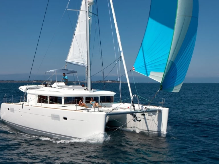 Verhuur Catamaran Lagoon met vaarbewijs