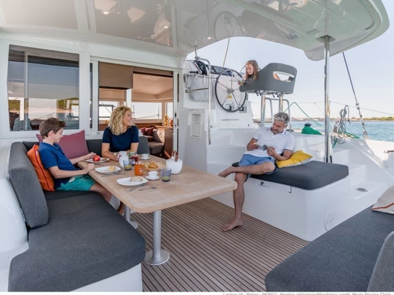 Bootverhuur Lagoon Lagoon 40 in Saint-Mandrier-sur-Mer via SamBoat