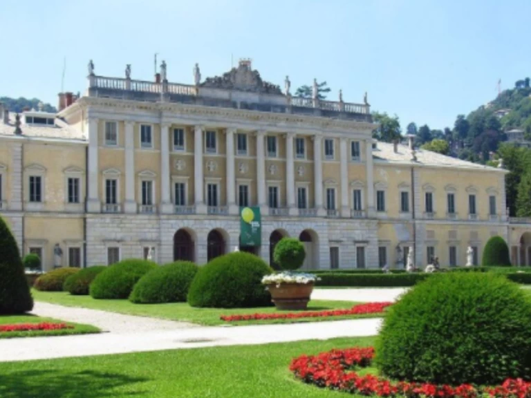 Huur Motorboot met of zonder schipper Rio Yachts in Como (City)