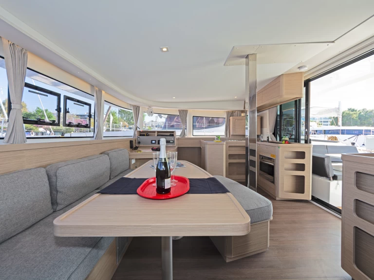 Huur een Lagoon Lagoon 42 in Deme of Volos