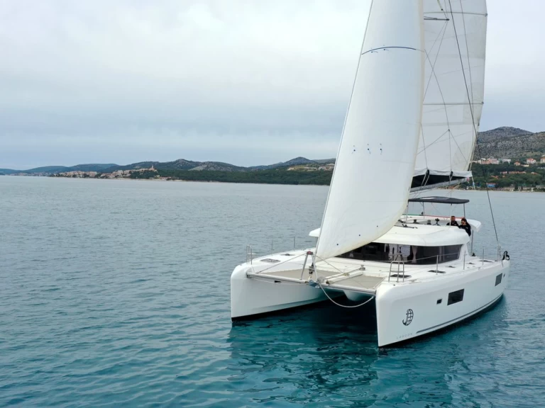 Huur Catamaran met of zonder schipper Lagoon in Seget Donji