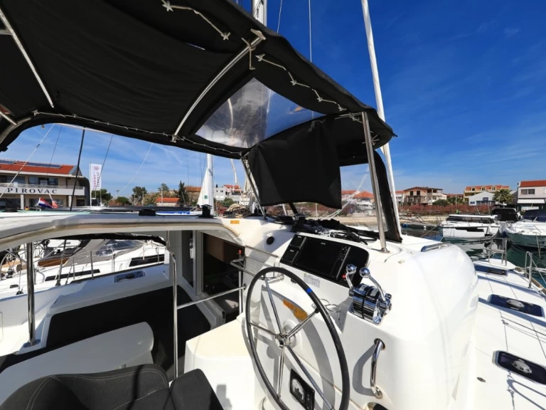 Bootverhuur Lagoon Lagoon 40 in Pirovac via SamBoat