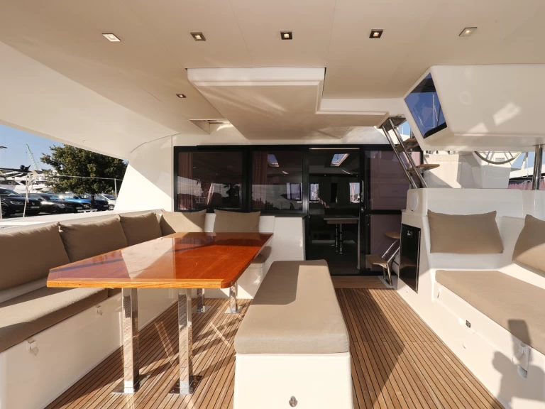 Huur een Fountaine Pajot Saba 50 in Trogir