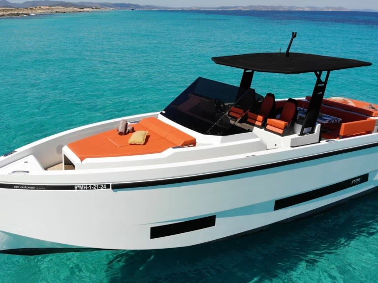 Huur een De Antonio d36 in Ibiza Town