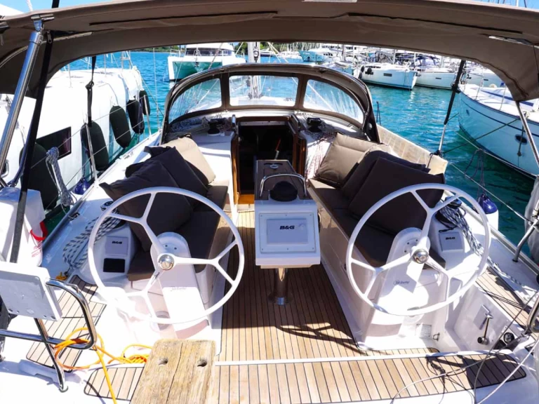 Verhuur Zeilboot in Gouviá - Bavaria Cruiser 34