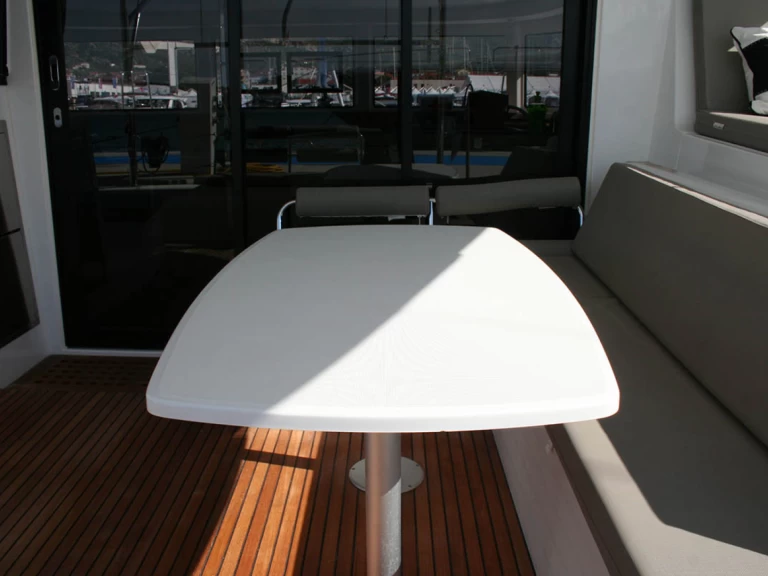 Bootverhuur Seget Donji goedkoop Lagoon 42