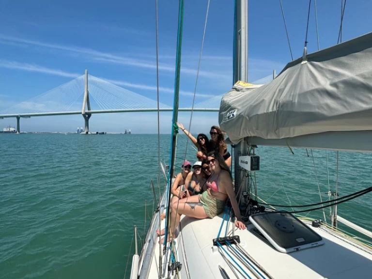 Huur een Bénéteau First 36.7 in Cádiz