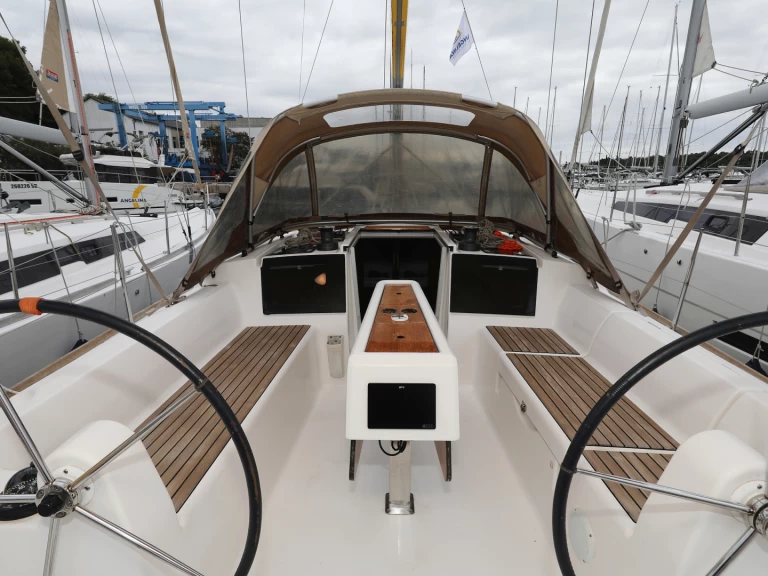 Bootverhuur Šibenik goedkoop Dufour 350 Grand Large