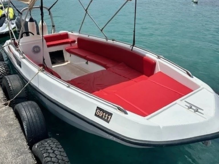 Huur een Self driving 1 in Il-Bajja tal-Mellieħa