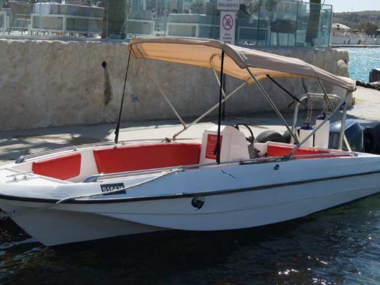 Huur een Self driving 1 in Il-Bajja tal-Mellieħa