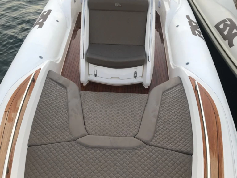 RIB te huur in Cogolin voor de beste prijs