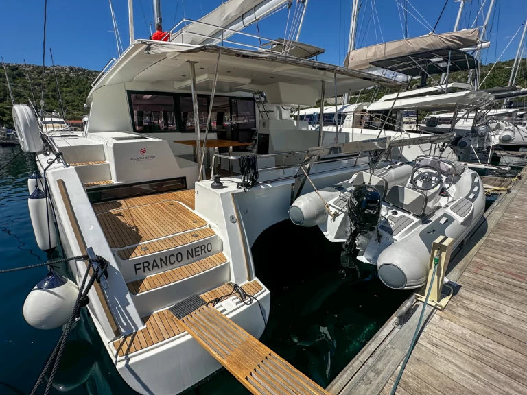 Verhuur Catamaran Fountaine Pajot met vaarbewijs