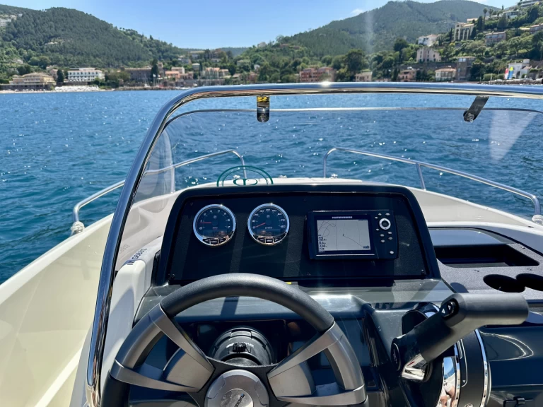 Verhuur Motorboot Quicksilver met vaarbewijs