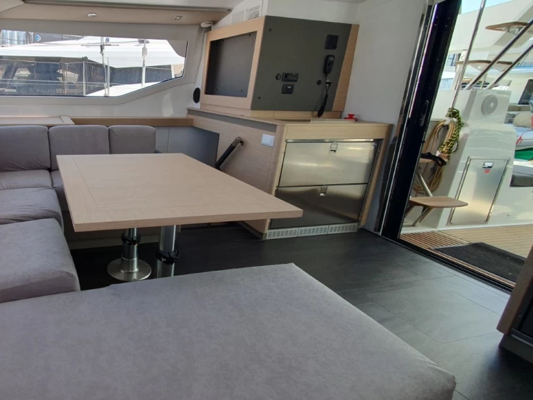 Huur een Fountaine Pajot Elba 45 in Seget Donji