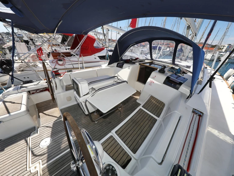 Zeilboot te huur in Šibenik voor de beste prijs