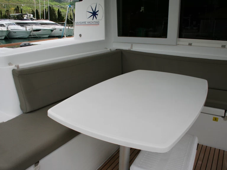 Verhuur Catamaran Lagoon met vaarbewijs