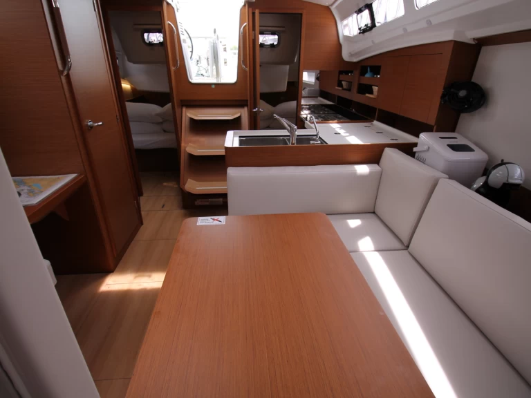 Huur een Jeanneau Sun Odyssey 380 in Biograd na Moru