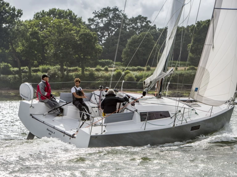 Verhuur Zeilboot in La Trinité-sur-Mer - Pogo Structures Pogo 30