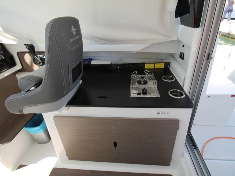 Huur Motorboot met of zonder schipper Jeanneau in Biograd na Moru