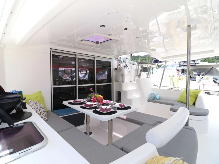 Huur een Robertson and Caine Groovy in Saint Lucia