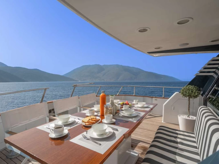 Verhuur Jacht Cantieri di Pisa, Italy met vaarbewijs