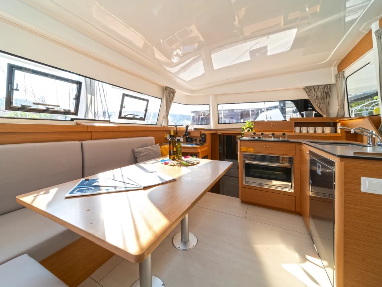 Huur een Excess Excess 11 in Skradin