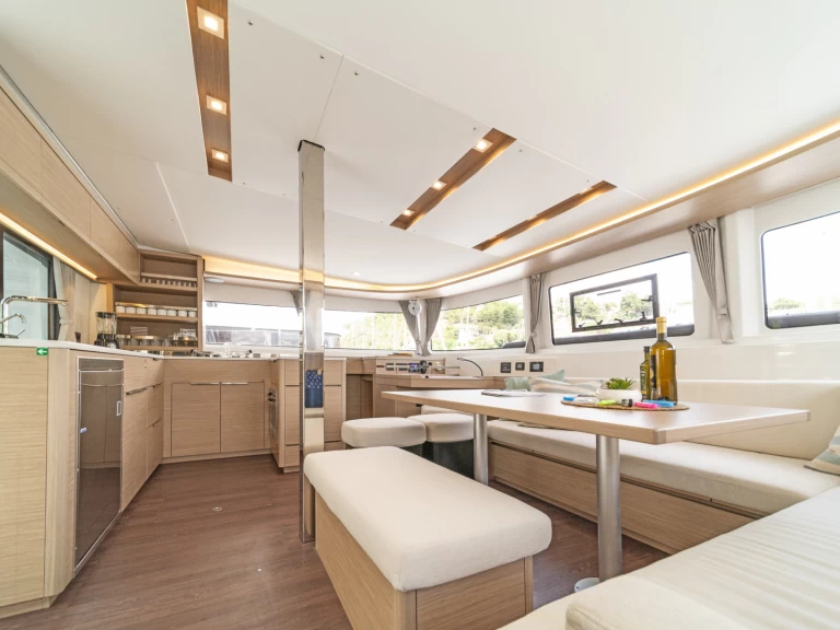 Verhuur Catamaran Lagoon met vaarbewijs