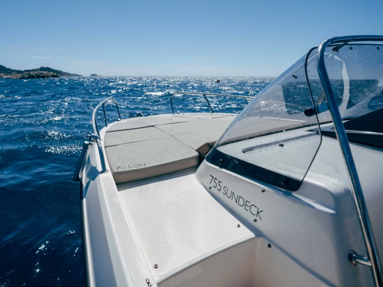 Huur een Quicksilver Activ 755 Sundeck in Marseille