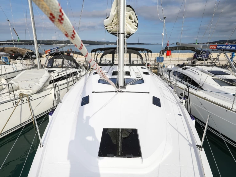 Huur een Elan Impression 45 in Biograd na Moru