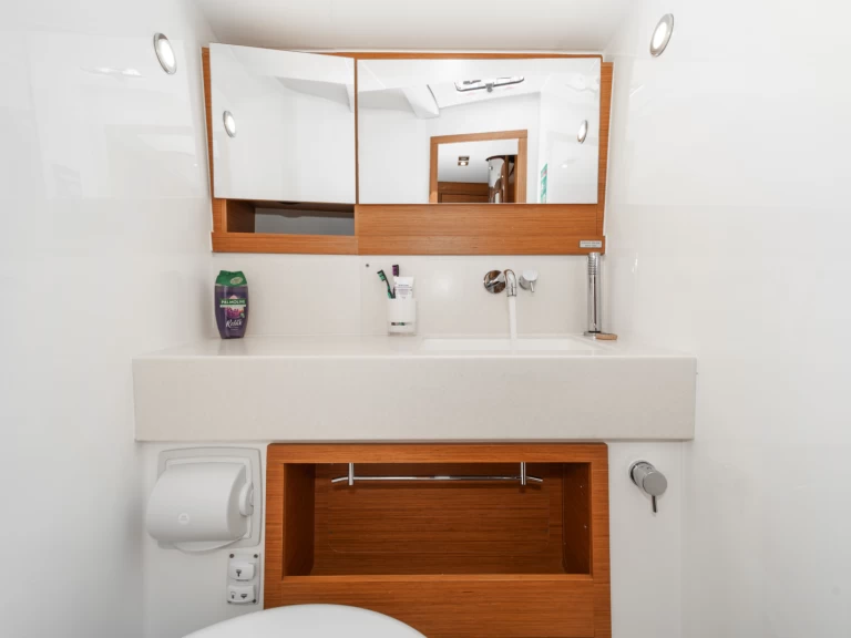 Huur een Dufour Dufour 470 in Skradin