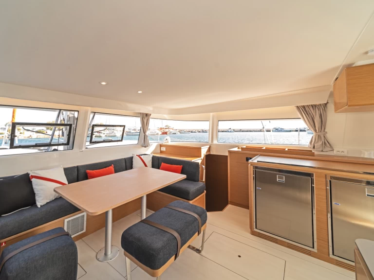 Huur een Excess Excess 14 in Skradin