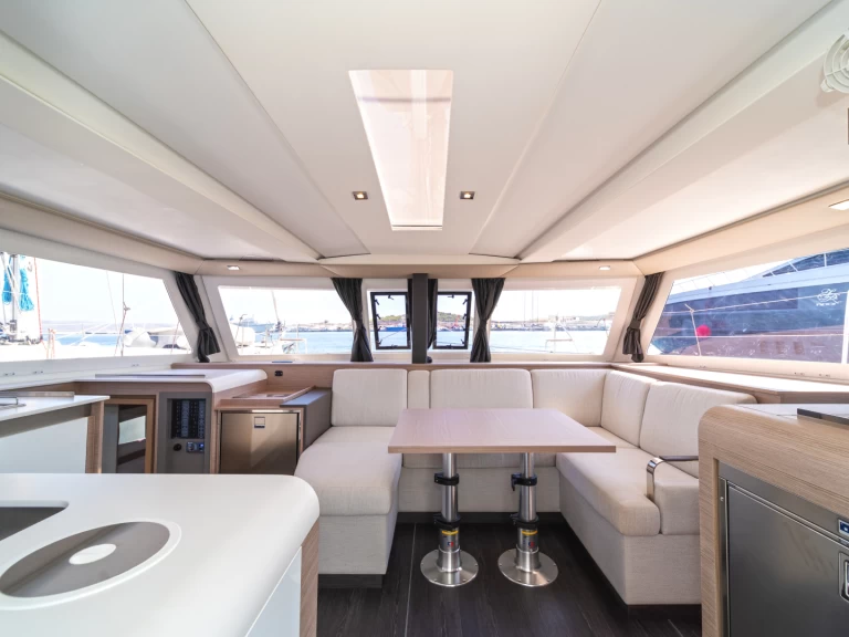 Verhuur Catamaran Fountaine Pajot met vaarbewijs