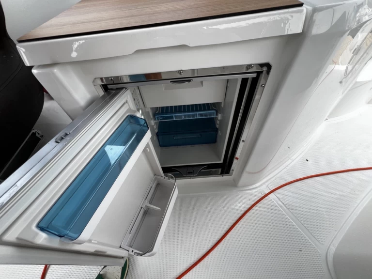 Verhuur Motorboot Bavaria met vaarbewijs