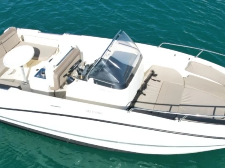 Huur een Quicksilver Active 755 open in Marseille