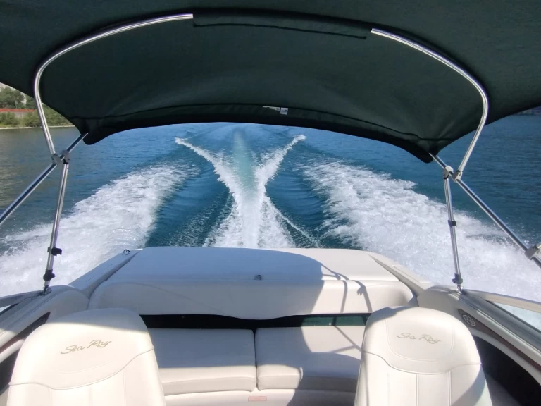 Bootverhuur Sea Ray Sea Ray 190 Cuddy Cabine in Lecco via SamBoat