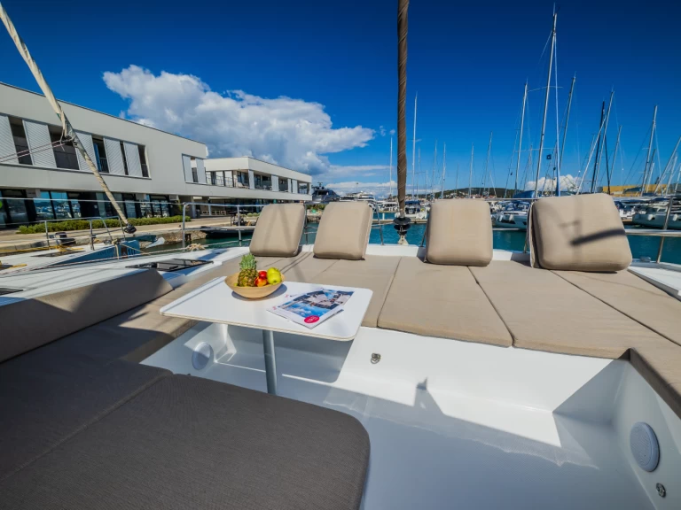 Huur een Bali Bali 4.4 in Seget Donji