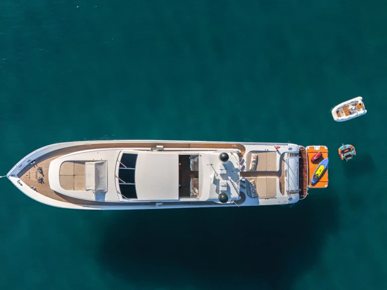 Huur een Leopard Léopard 27 in Saint-Raphaël