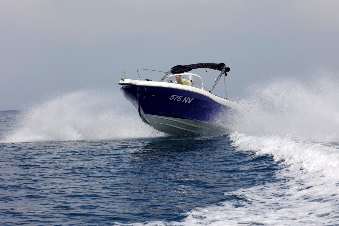 Verhuur van Motorboot Quicksilver 630 Commander Novalja | SamBoat