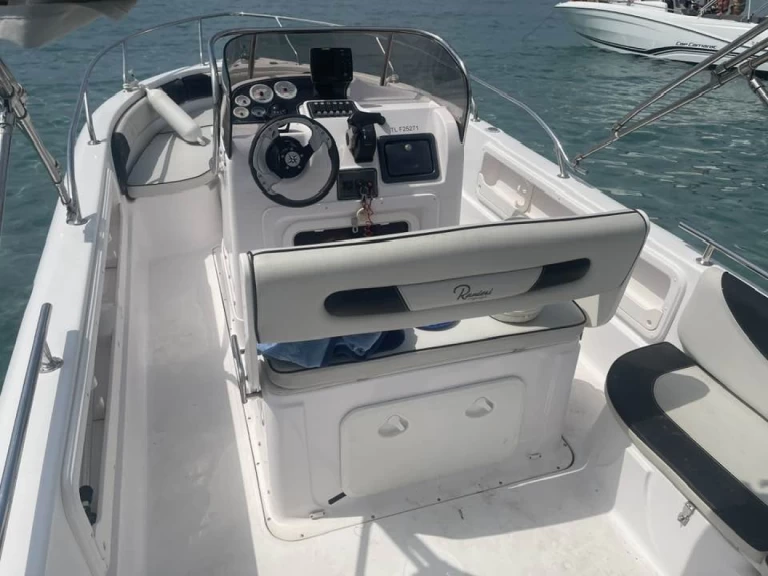 Huur een Ranieri Voyager 22 in Hyères