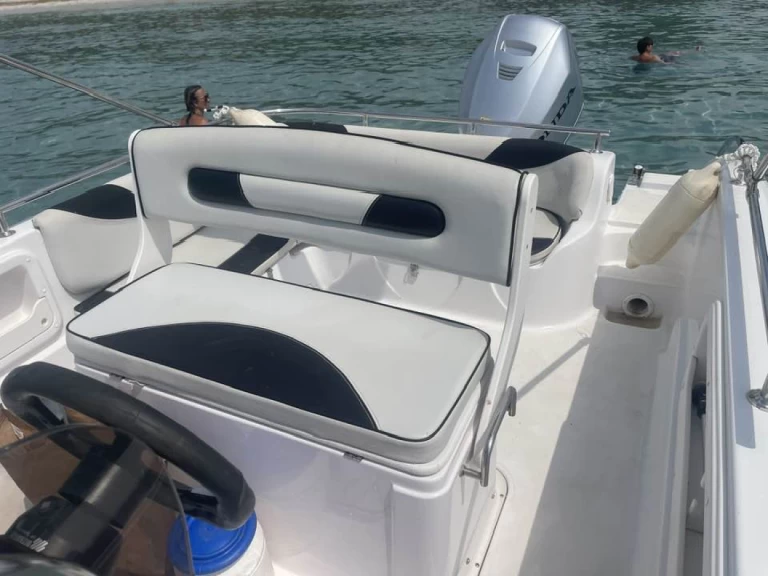 Verhuur Motorboot Ranieri met vaarbewijs