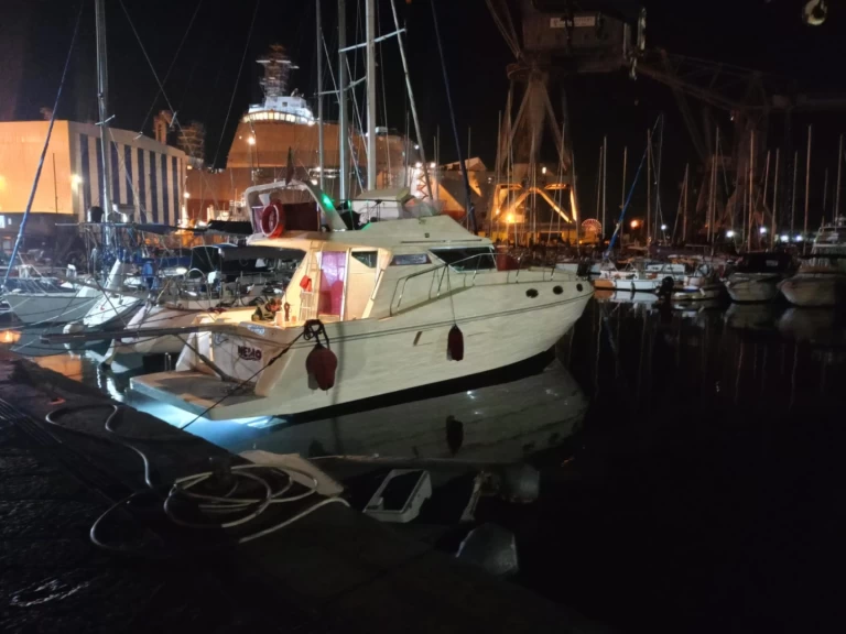 Verhuur Motorboot Azimut met vaarbewijs