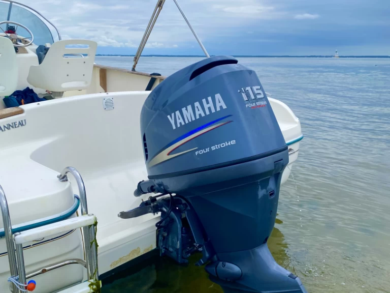 Verhuur Motorboot Jeanneau met vaarbewijs